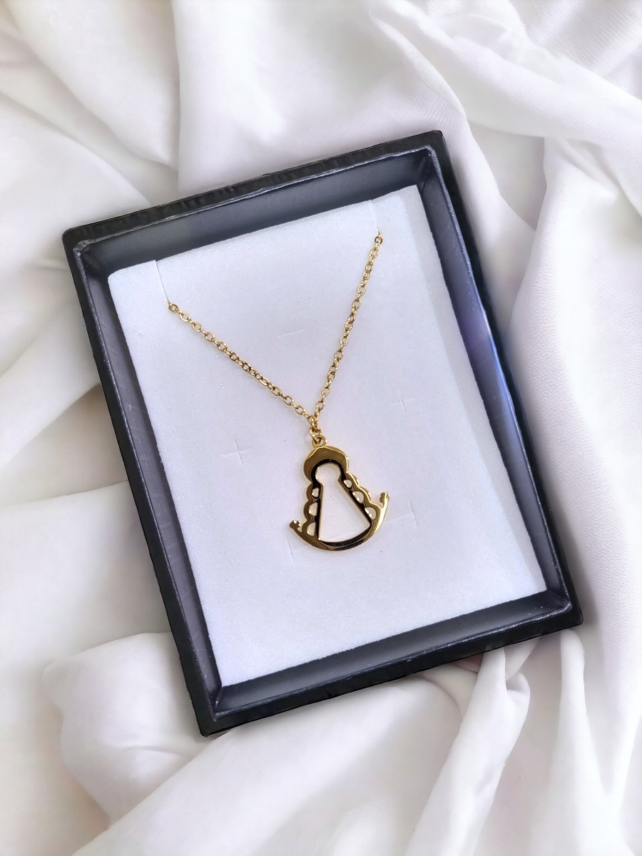 Cadena virgen del Rocio acero dorado