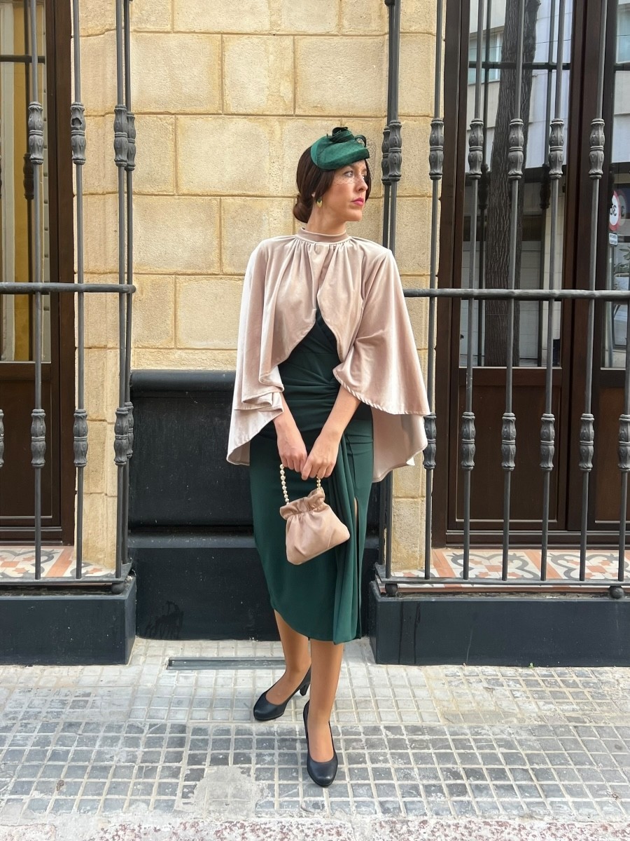 Capa de terciopelo corta