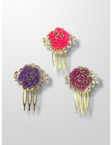 Peinecillo dorado y flor
