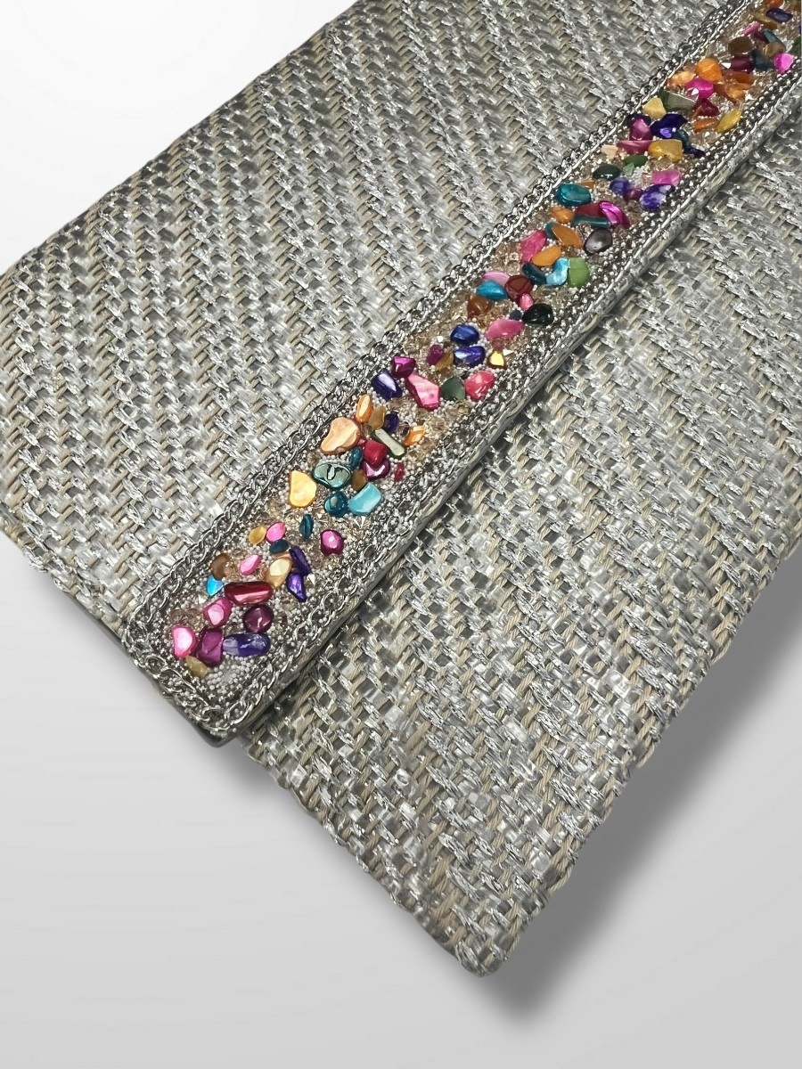 Sobre rafia con piedras 2