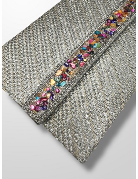 Sobre rafia con piedras