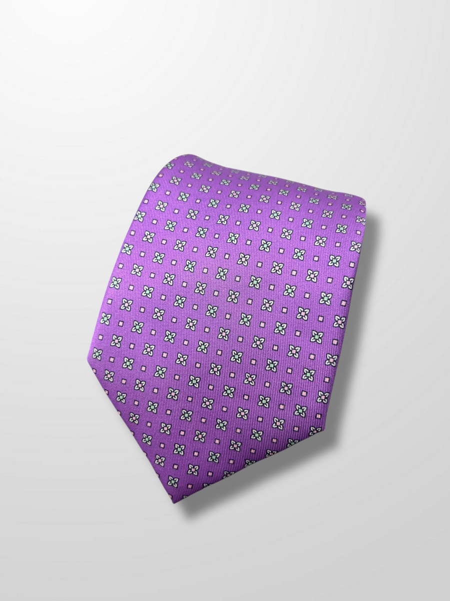 Corbata lila con florecitas