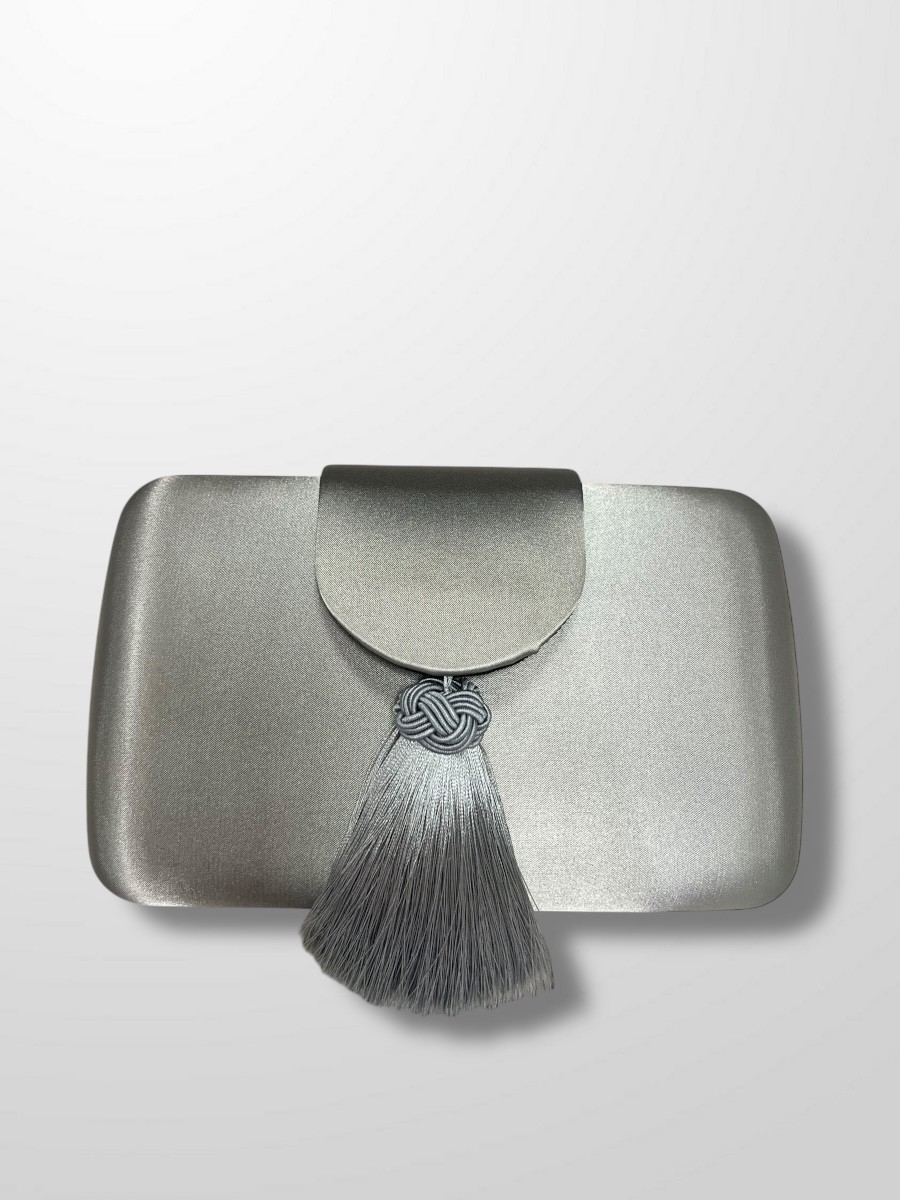Clutch raso borla