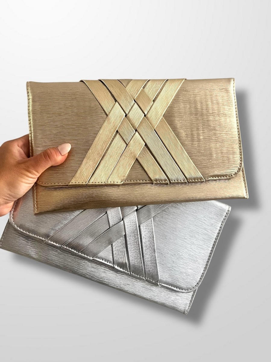 Cartera trenzada metalizada