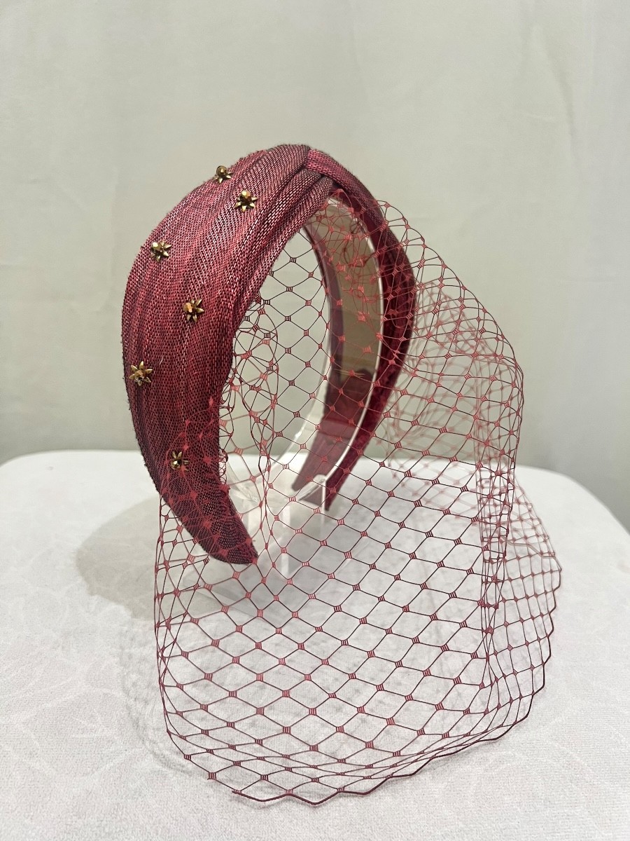 Alquilar diadema burdeos con mini estrellas