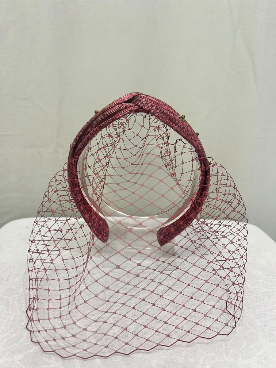 Alquilar diadema burdeos con mini estrellas 2