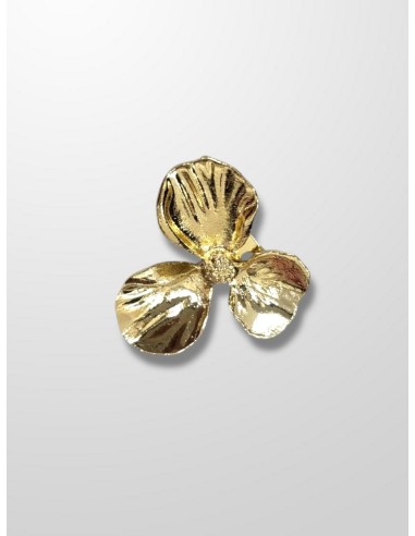 Broche dorado trebol