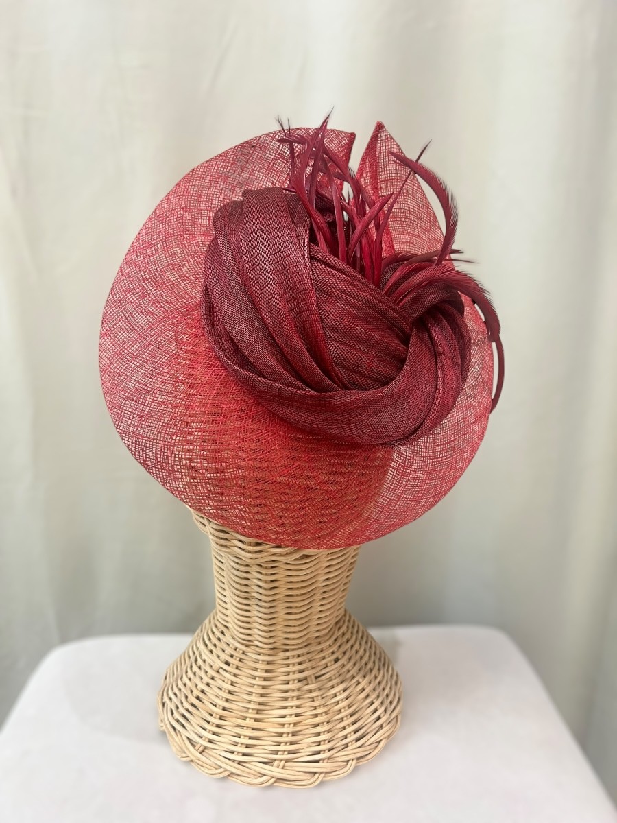 Alquilar tocado Elvira burdeos