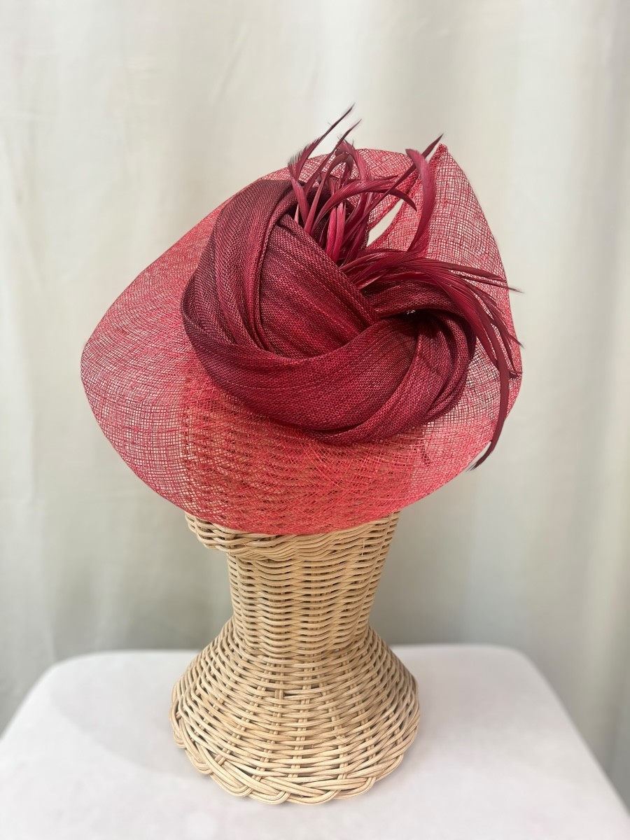 Alquilar tocado Elvira burdeos 2