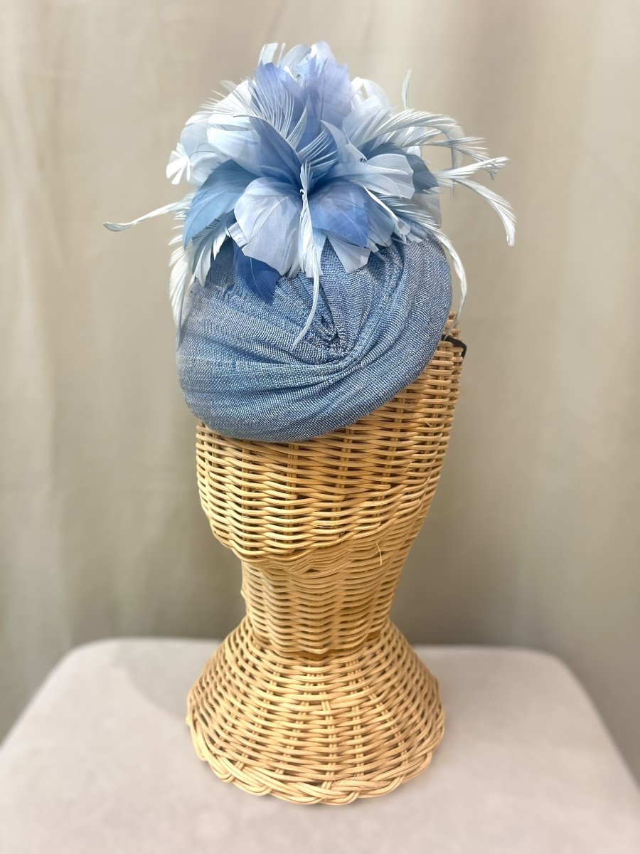 Alquilar casquete Plumas celeste 2