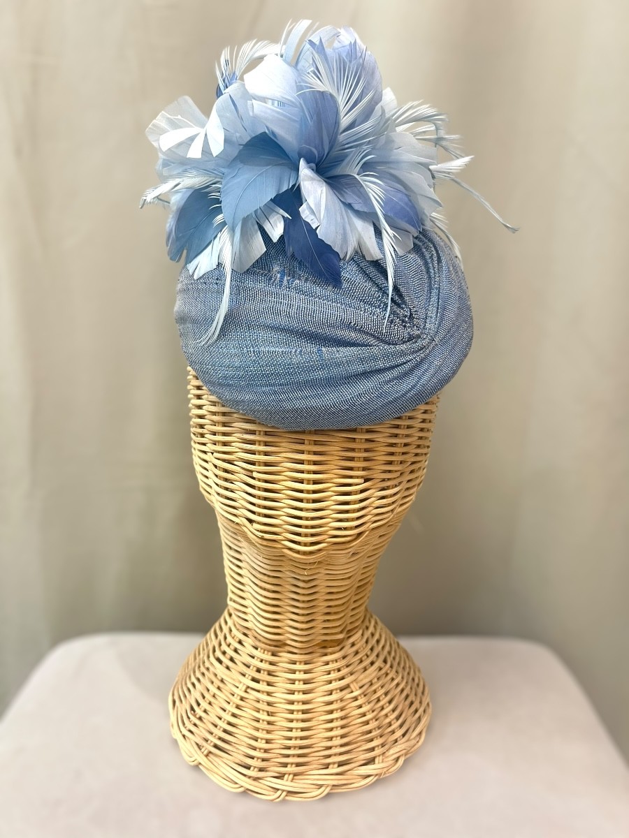 Alquilar casquete Plumas celeste