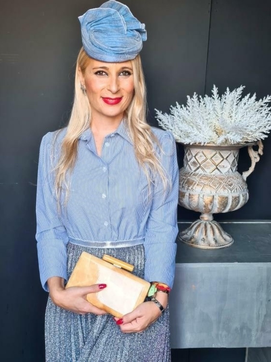 Alquilar casquete Noemi celeste