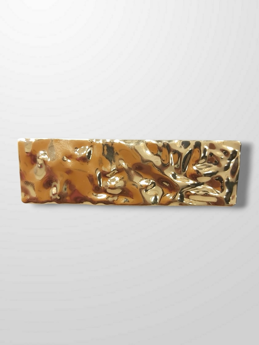 Broche dorado rectangular martele