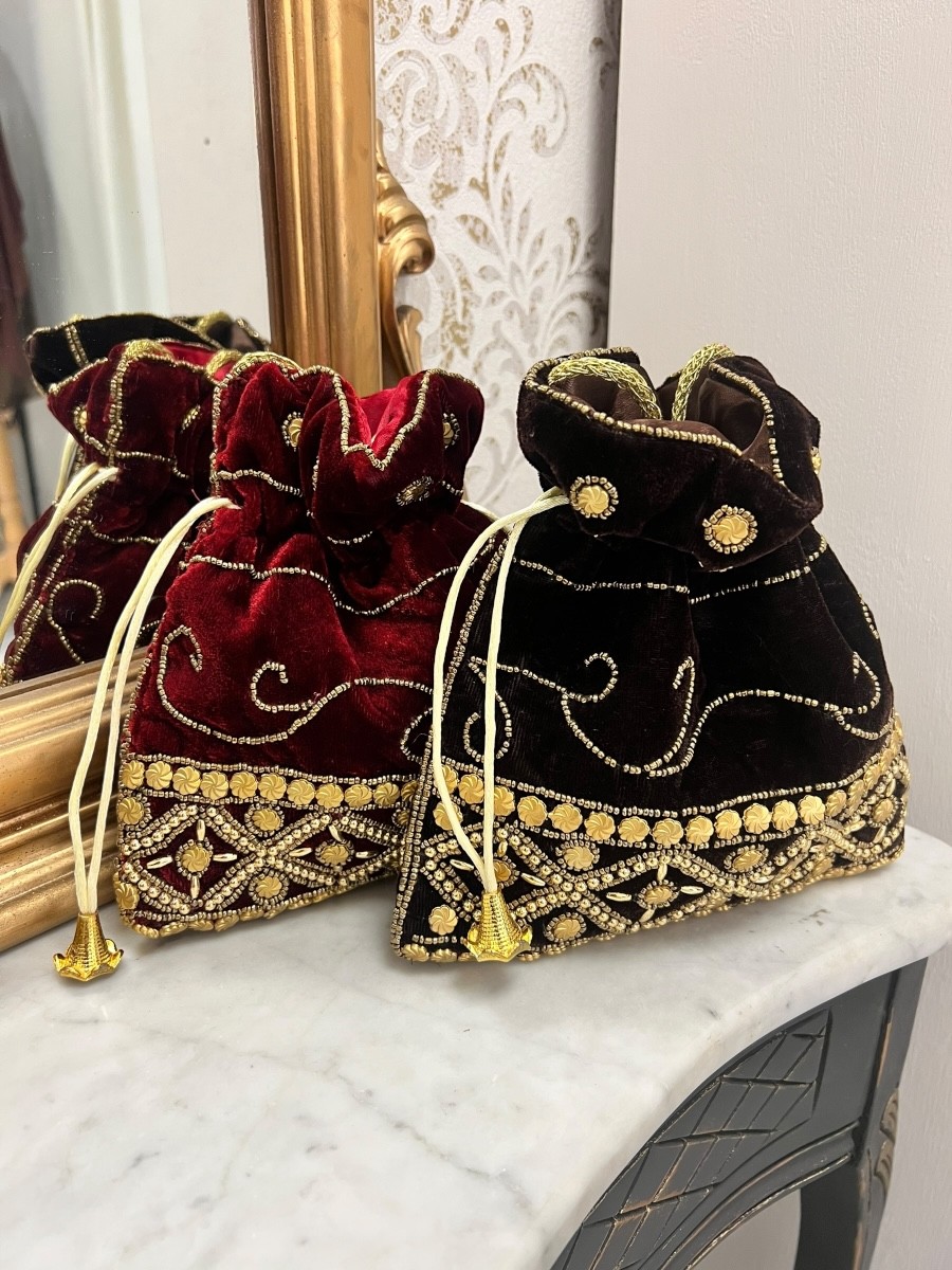 Limosnera de terciopelo