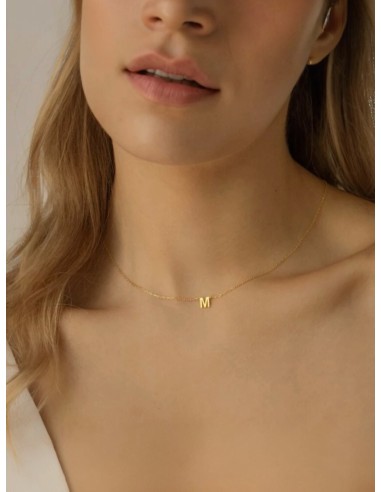 Gargantilla inicial dorada