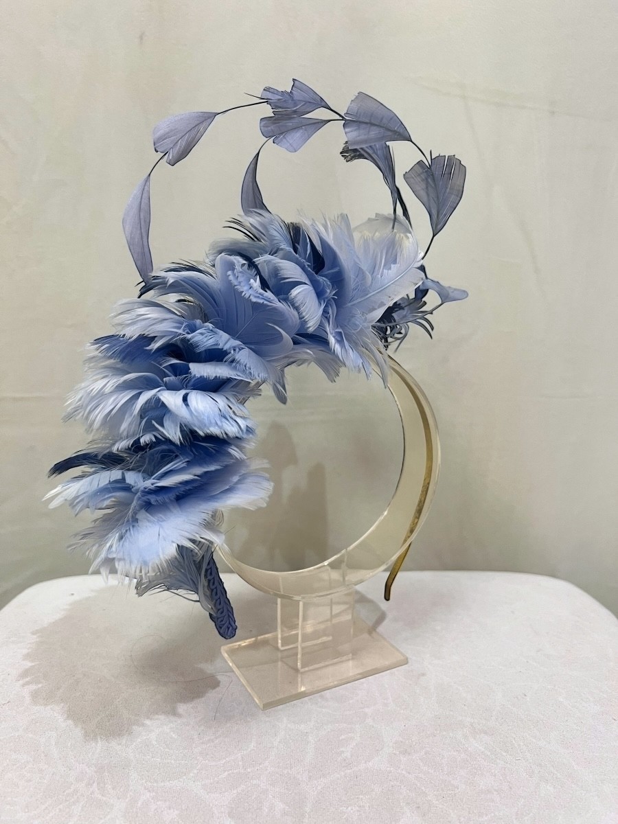 Alquilar diadema Celestina con plumas