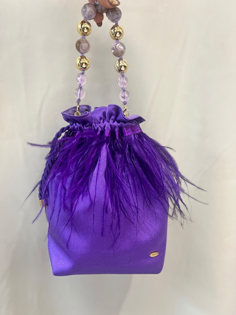 Bombonera morada plumas