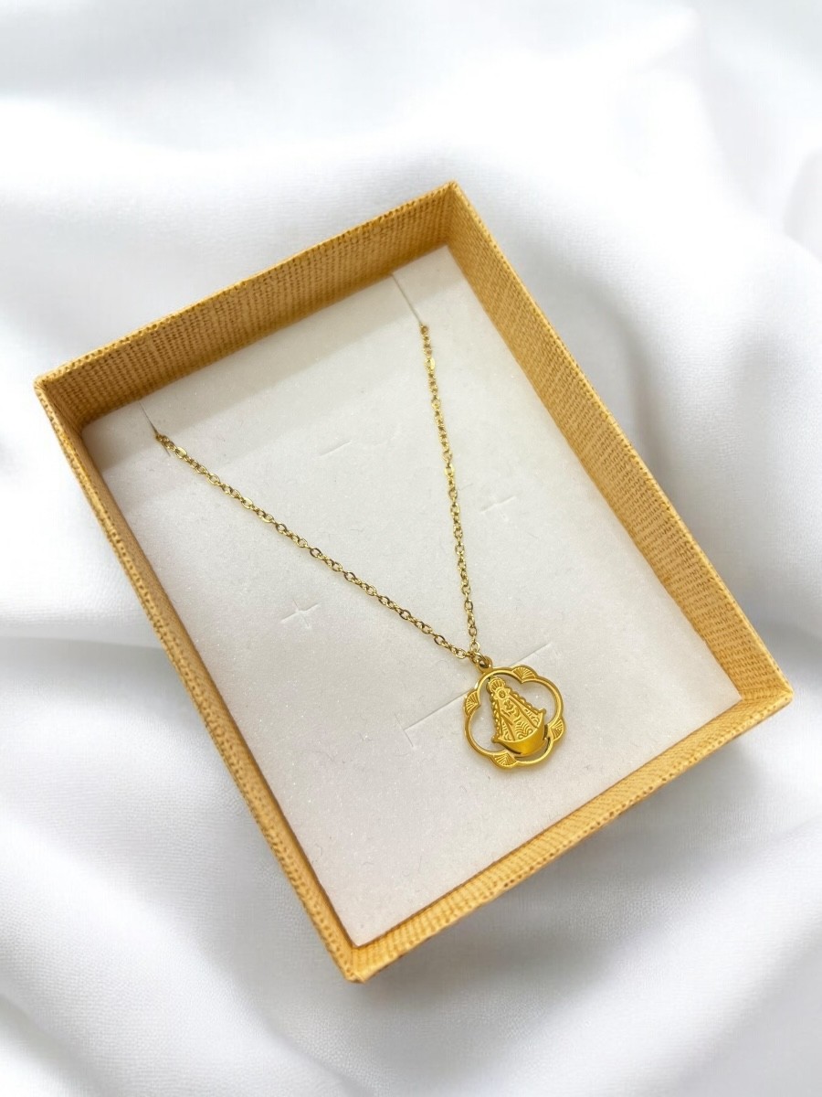 Cadena con medalla de la Virgen del Rocio dorada